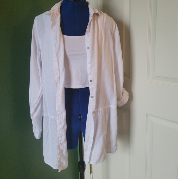 Tahari Tops - Tahari M 100% Linen Long Line White Button Up